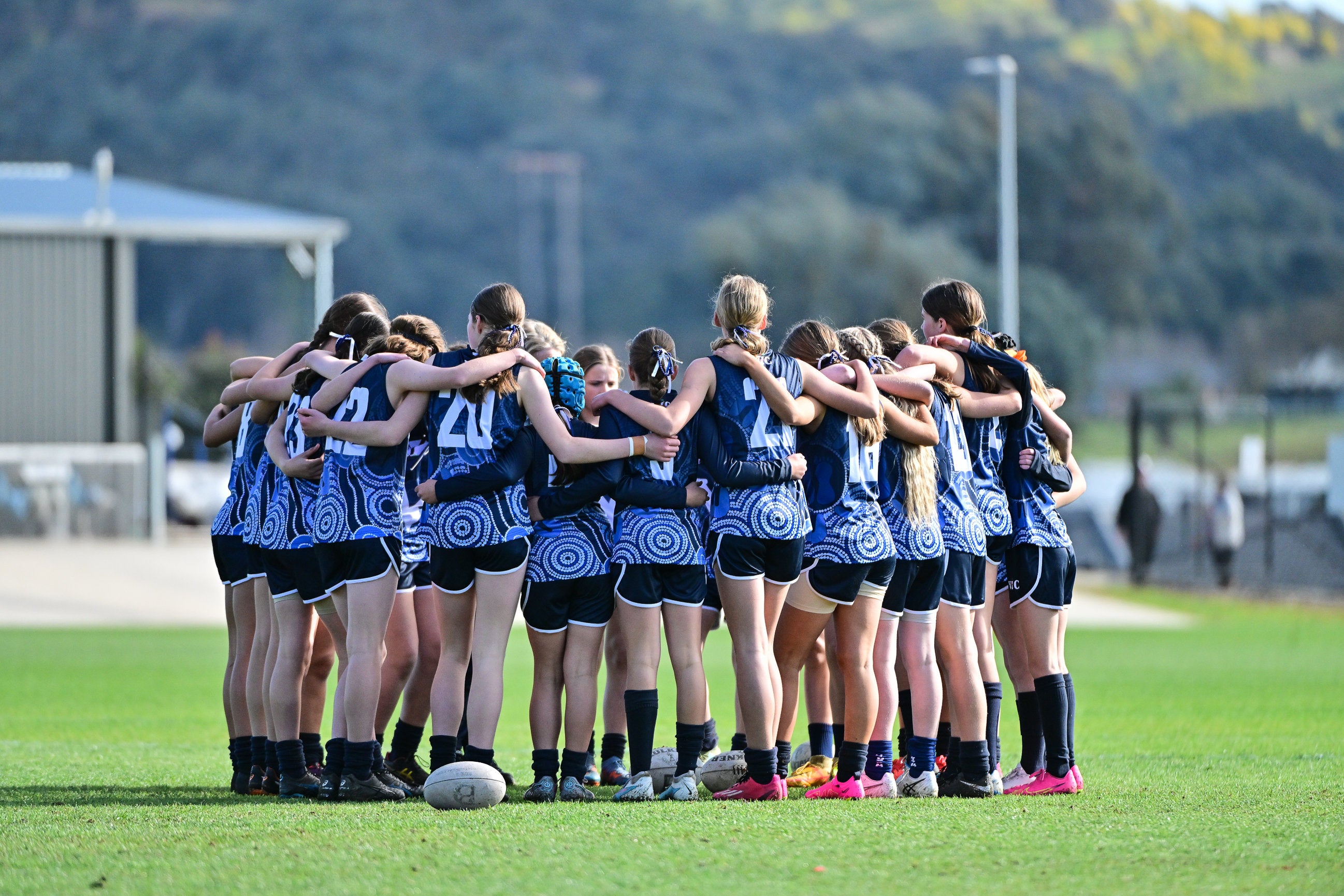 2023TeamVicAFLGirlsTeam.jpg