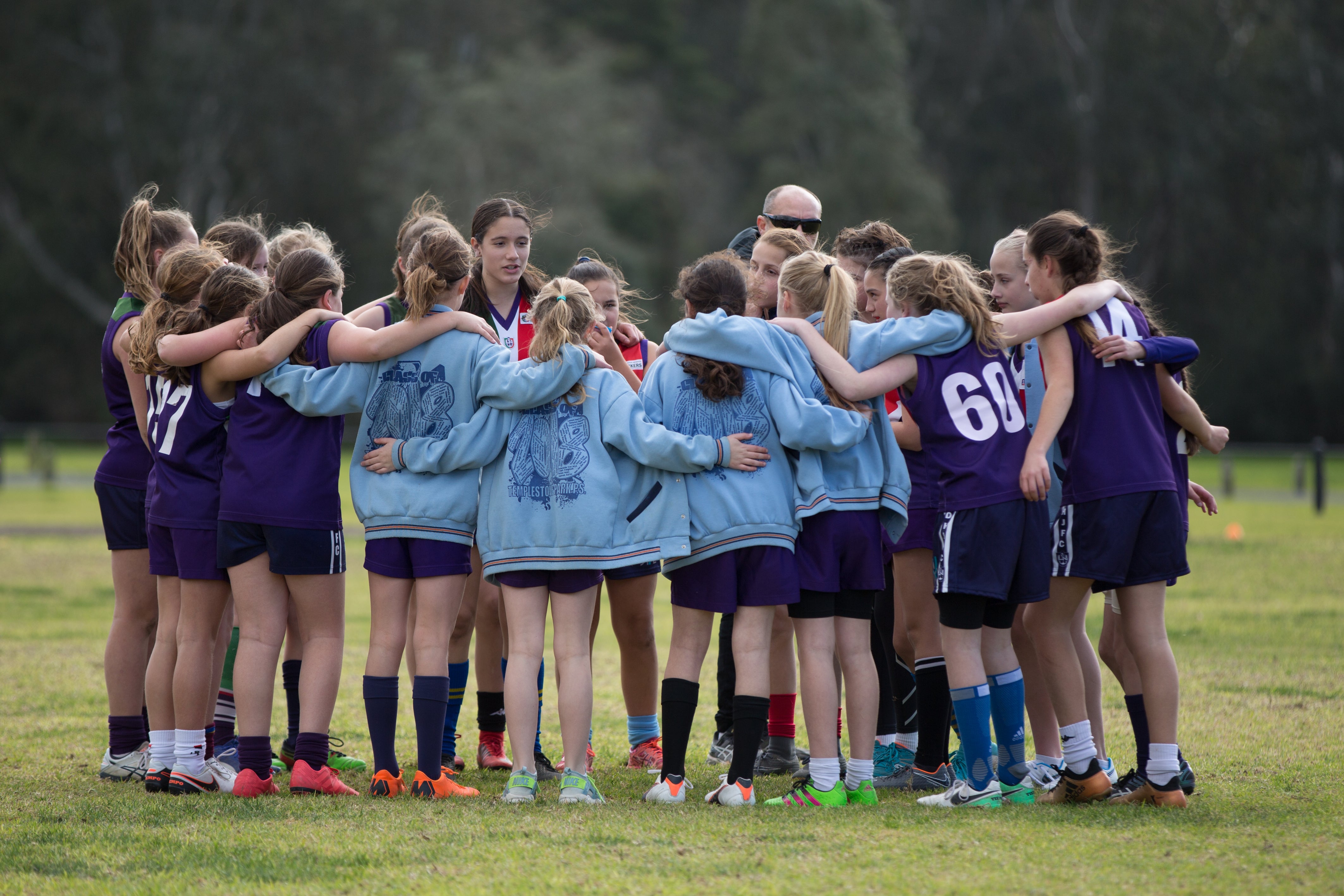 AFL-Interscholsport-GirlsTeamHuddle.jpg