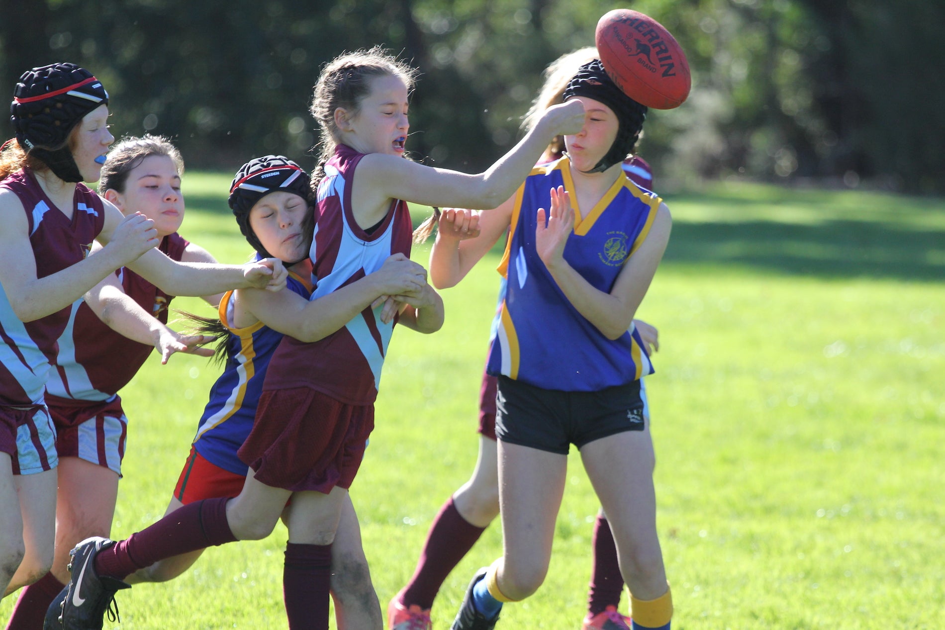 AustralianFootball-Girls-Handball.JPG