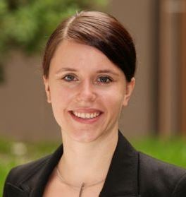 Dr Martina Linnenluecke