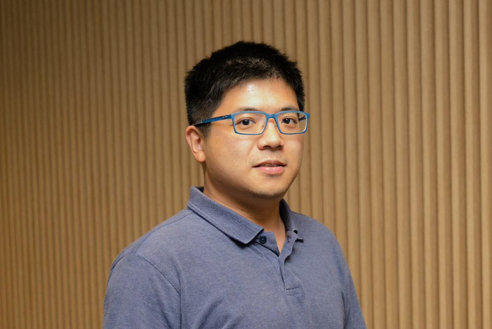 Headshot of educator Simon Kong