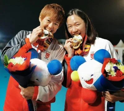 Left: Pin Cheoh (Captain), Right: Sheena Soh (Vice-Captain). After winning Gold in the 4×4 and 6×6 tournament in the 2019 SEA Games.