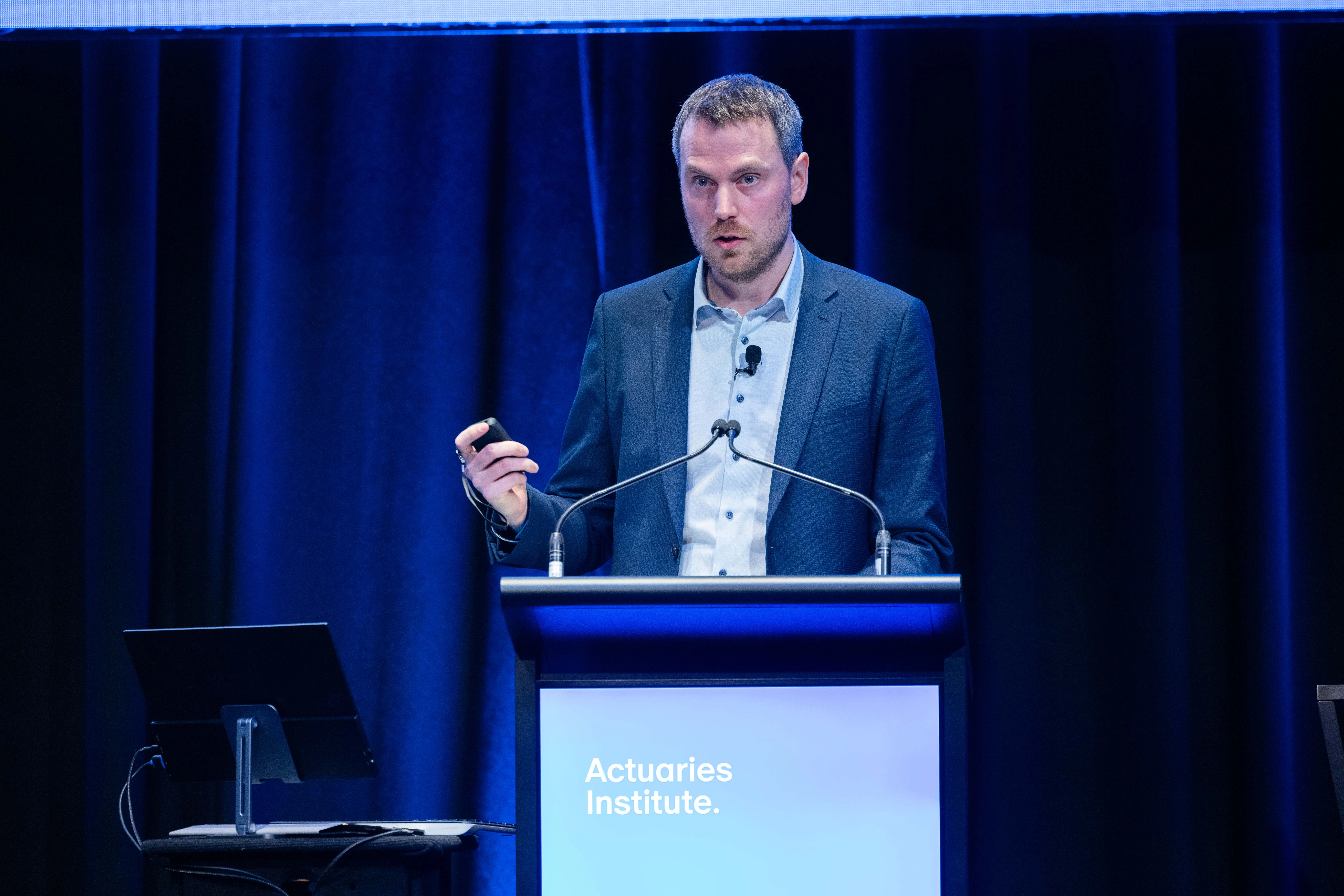 Roel Verbelen presenting at Navigating Uncertainty in Commercial Lines Pricing: Innovative Strategies and Practical Implications All Actuaries Summit 2025 concurrent session.