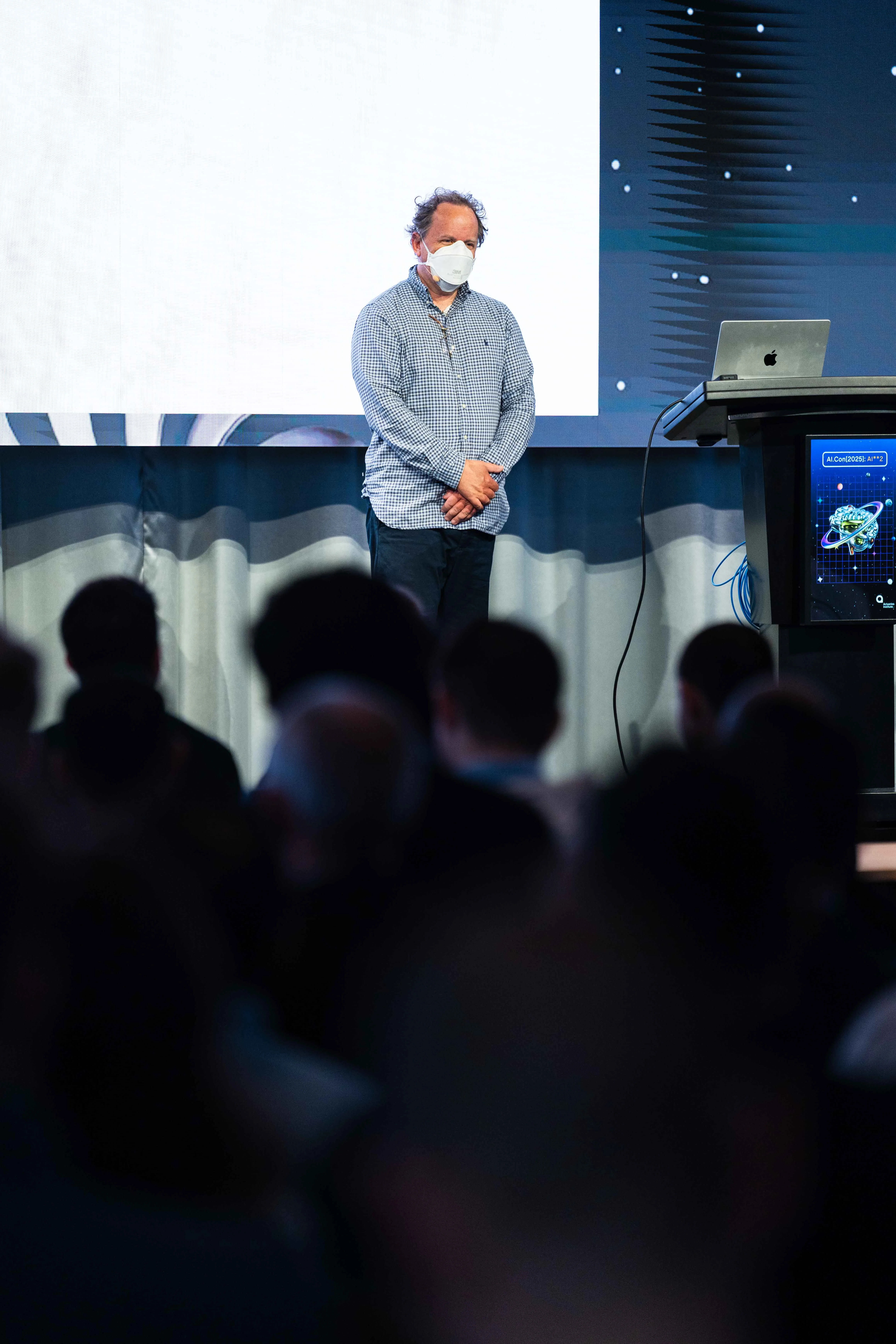 Keynote speaker Jeremy Howard adressing the crowd.