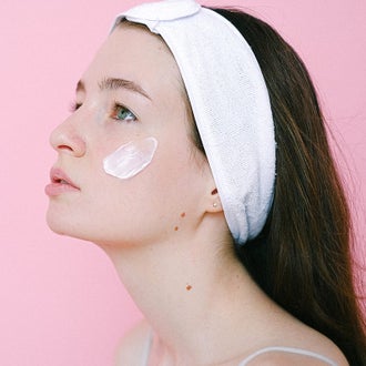 Do face creams/moisturisers containing sunscreen increase ...