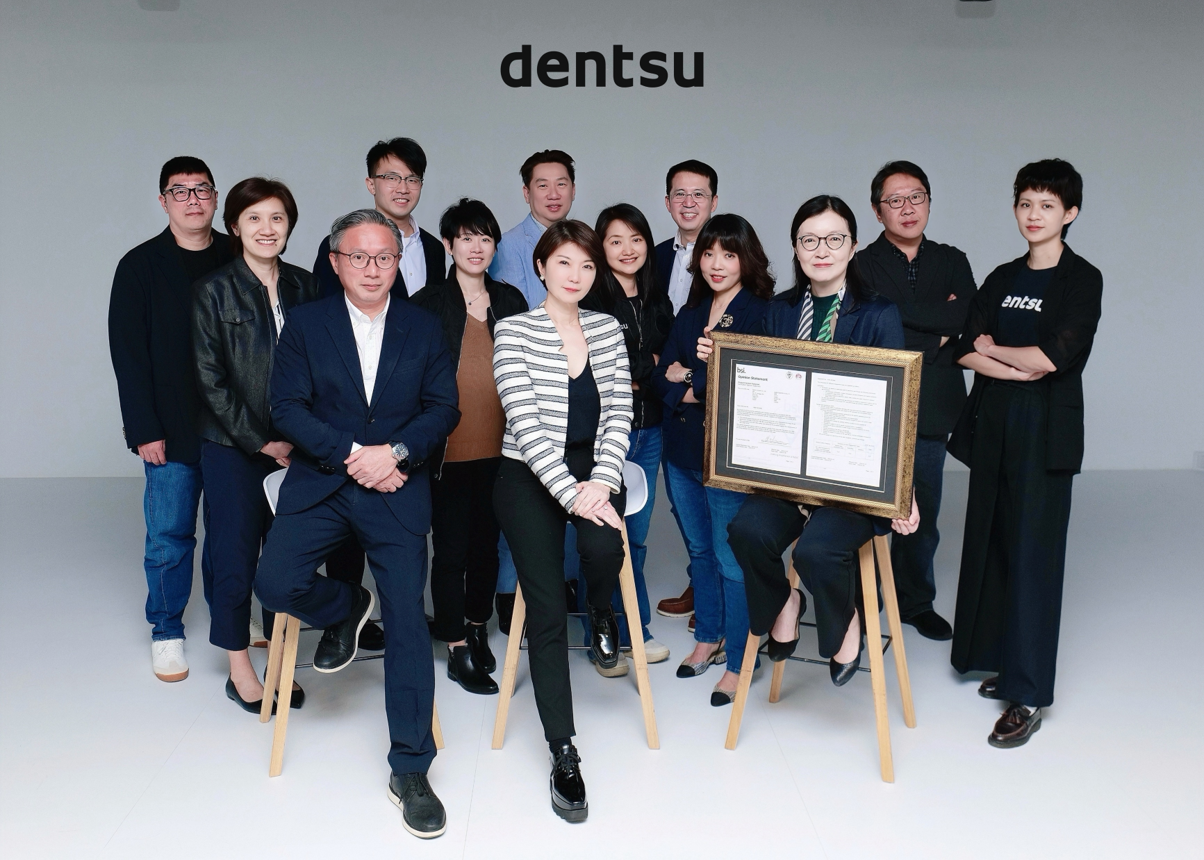 電通集團獲頒 BSI 全球首張「電視廣告碳足跡證書」
攜手衛星公會與電視媒體夥伴，領先對接國際媒體永續框架標準
實現減碳與投放效率雙贏目標