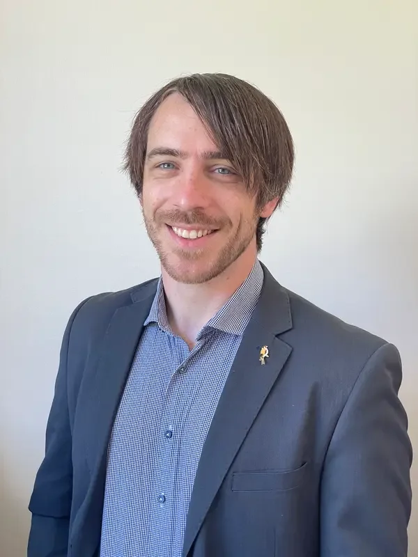 <p>John Saunders</p>