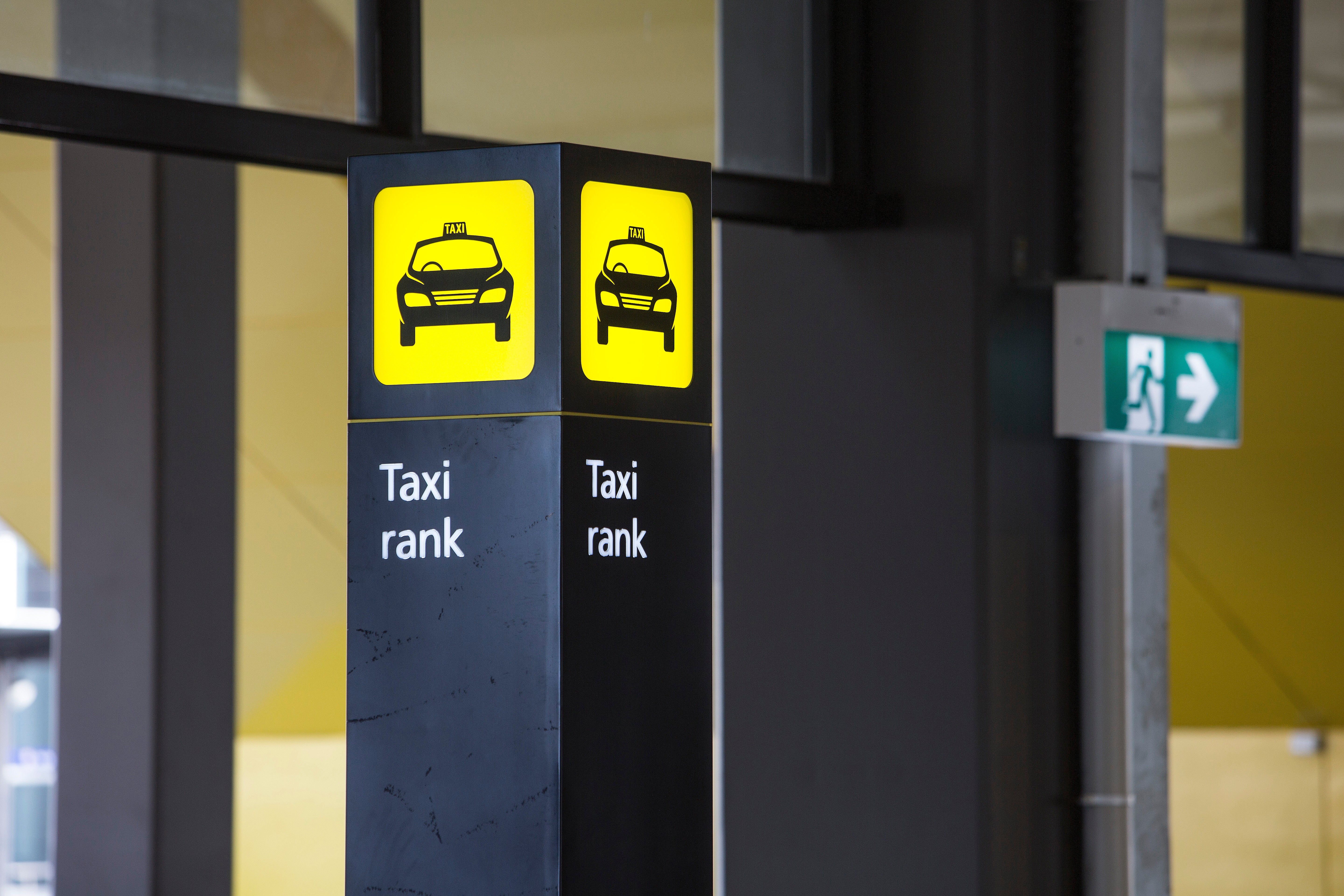 dublin airport taxi