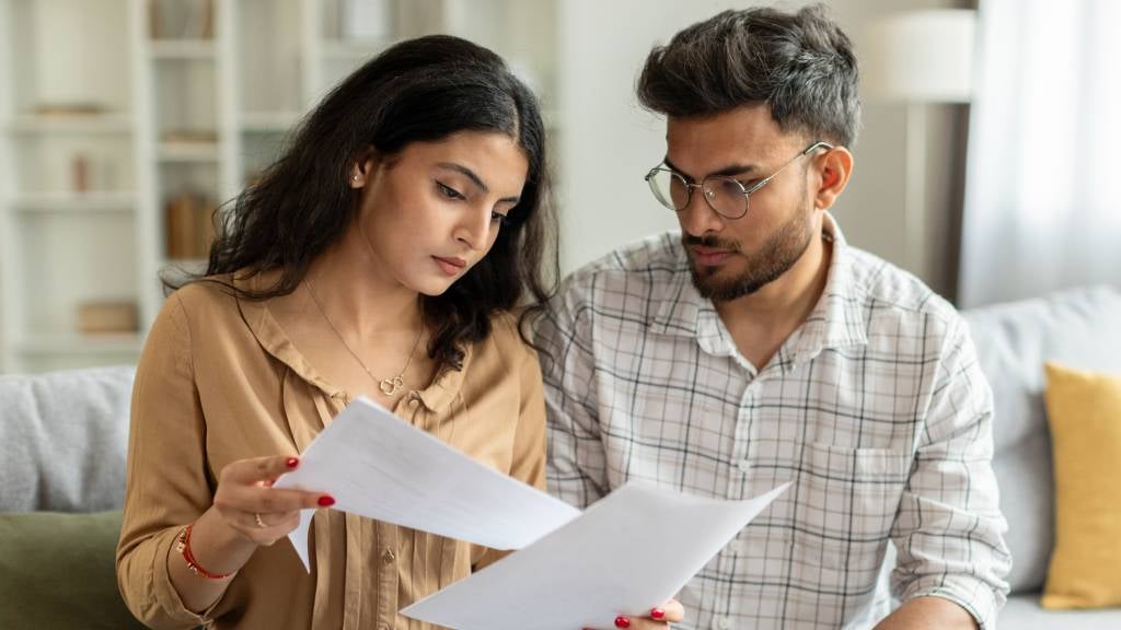 A worried couple going over their bills.