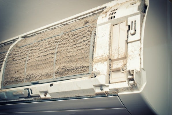 冷氣隔塵網未清潔造成去水喉堵塞