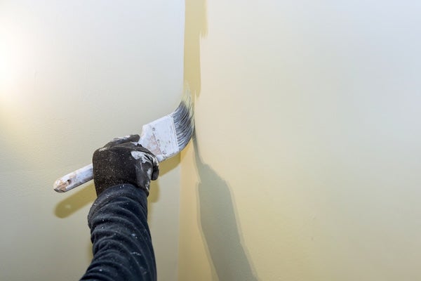 如何防止老屋油漆再次龜裂？