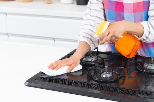 瓦斯爐清潔秘訣，簡單3步驟向陳年污垢說再見！