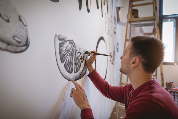 利用彩繪牆壁，打造有趣有故事的空間