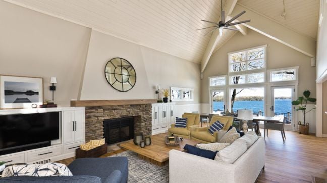 不做天花板的開放式客廳，呈現幾何空間的設計美感