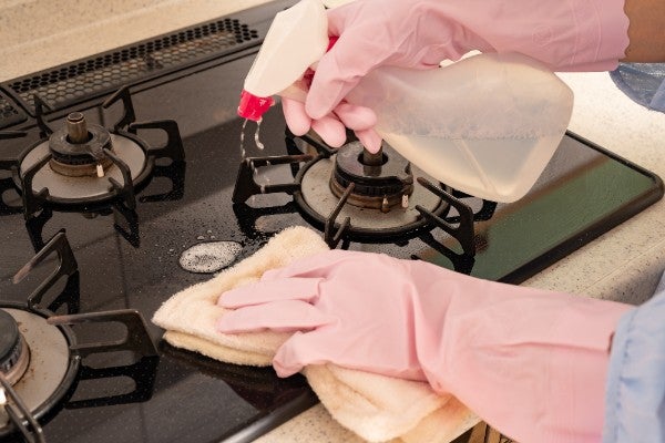 清潔鏡面瓦斯爐檯面