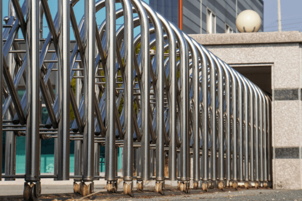 伸縮門怎麼選？四大避雷指南