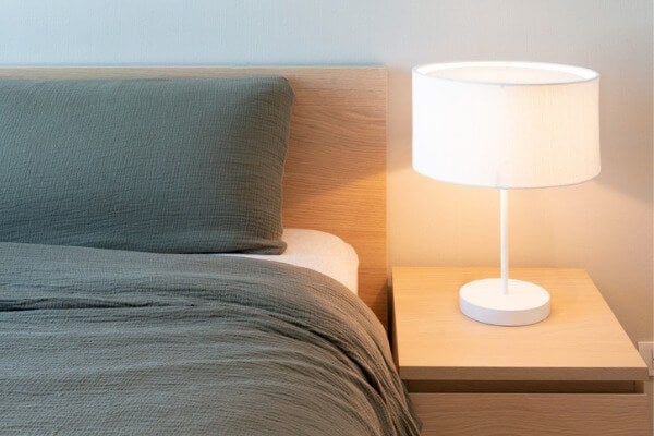 床頭上方不要安裝燈具