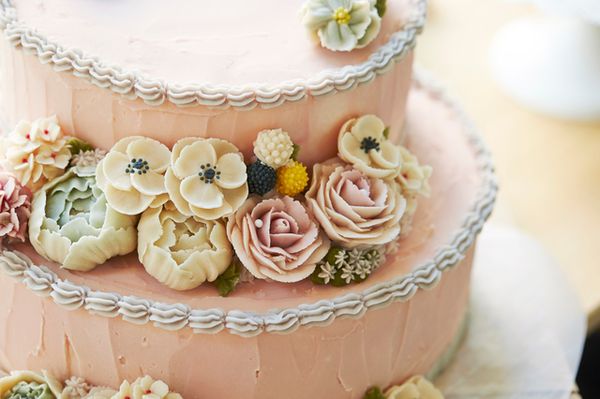婚禮蛋糕花藝裝飾：最受歡迎的設計趨勢介紹