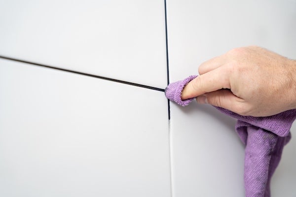 如何正確清潔矽利康上的霉斑？