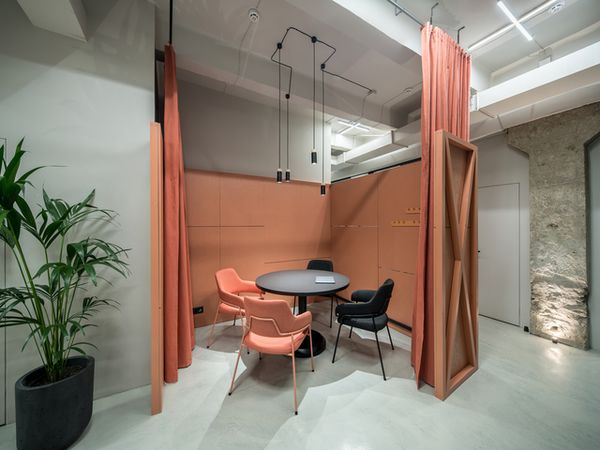 利用隔間布簾打造兼顧隱私的靈活空間