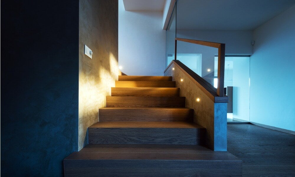 樓梯扶手周邊輔助照明