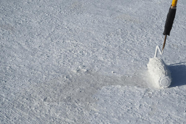 屋頂塗刷隔熱漆