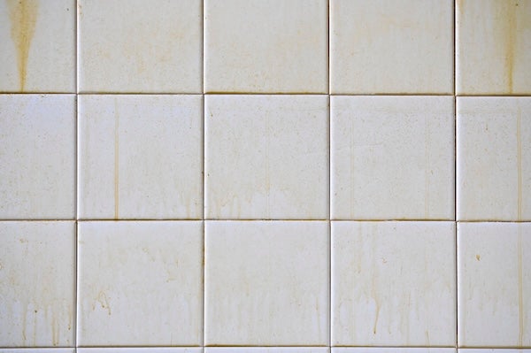 廚房磁磚陳年污垢如何形成？