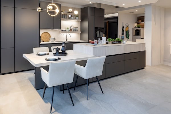 中島餐桌設計必看指南！優缺點與規劃重點全收錄