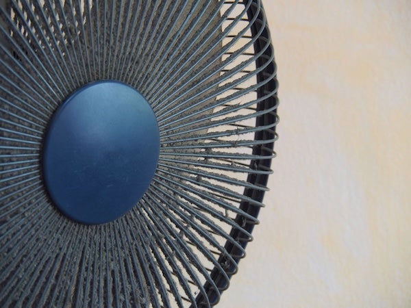 為何電風扇這麼容易積塵？