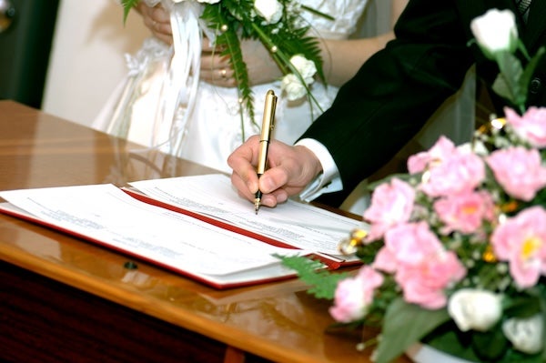 香港婚姻登記處 vs 證婚律師，為您整理註冊結婚流程