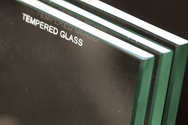 什麼是鋼化玻璃？帶您深入了解優缺點與用途