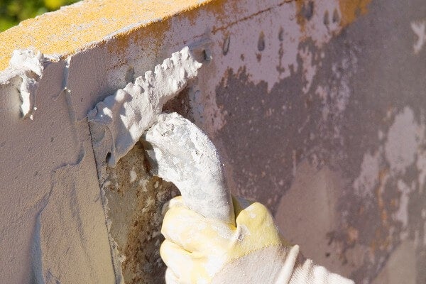 修補頂樓女兒牆裂痕