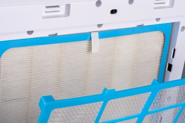 開啟具有HEPA濾網的空氣清淨機