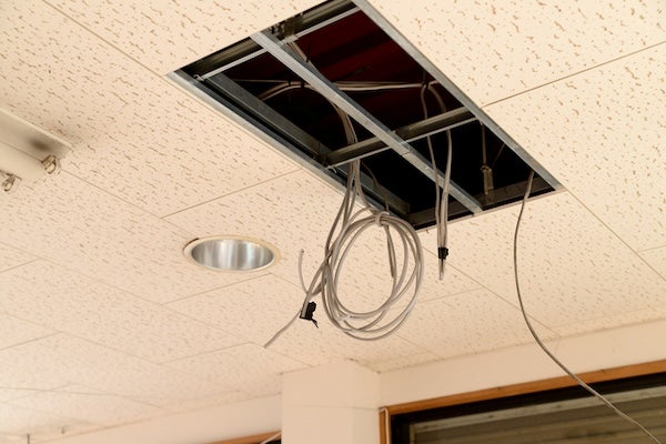 
天花板維修孔要設在哪？