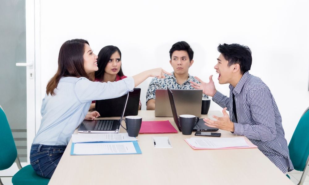 什麼是公然侮辱罪？公然侮辱容易成立嗎？