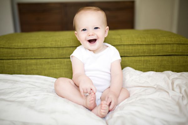 如何捕捉寶寶的最佳笑容，5個嬰兒寫真拍攝技巧