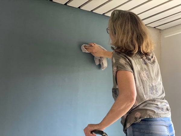 確保牆紙美觀的關鍵：牆紙收邊處理