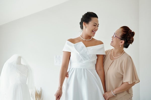 媽媽禮服與妝髮搭配，穿搭重點及避雷建議全收錄