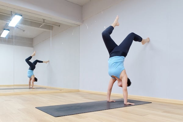 靠牆皮拉提斯怎麼練