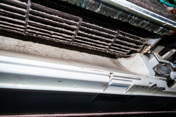 髒污的冷氣風鼓