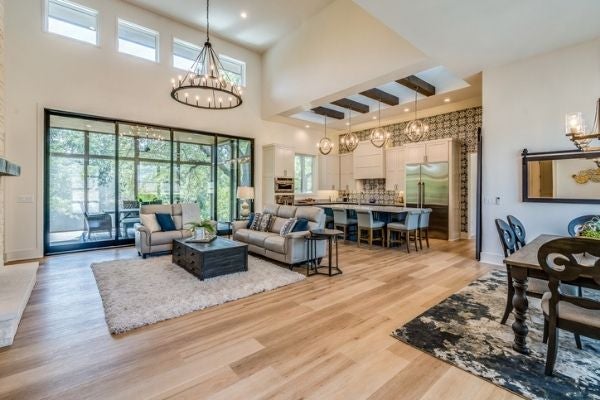 將餐廳、廚房、客廳的隔間牆取消的高自由度空間設計