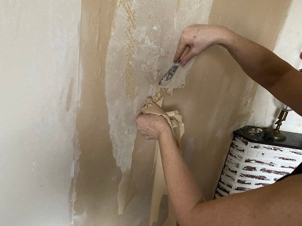 牆紙黏貼的前處理：牆面整平