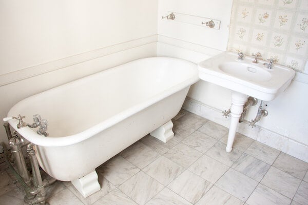 浴室磁磚地腳線