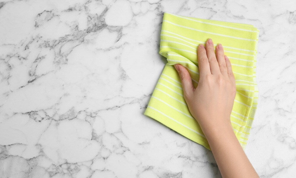 擦拭大理石地板