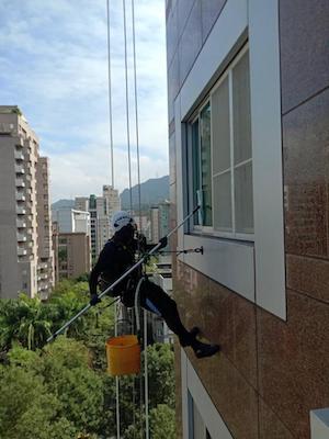 蜘蛛人外牆清洗照