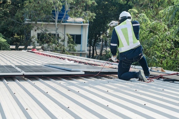 為何要蓋鐵皮屋頂？