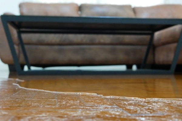 木地板發臭的原因是因為底部漏水