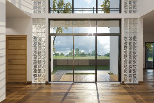 玻璃磚價格：大門兩側搭設玻璃磚