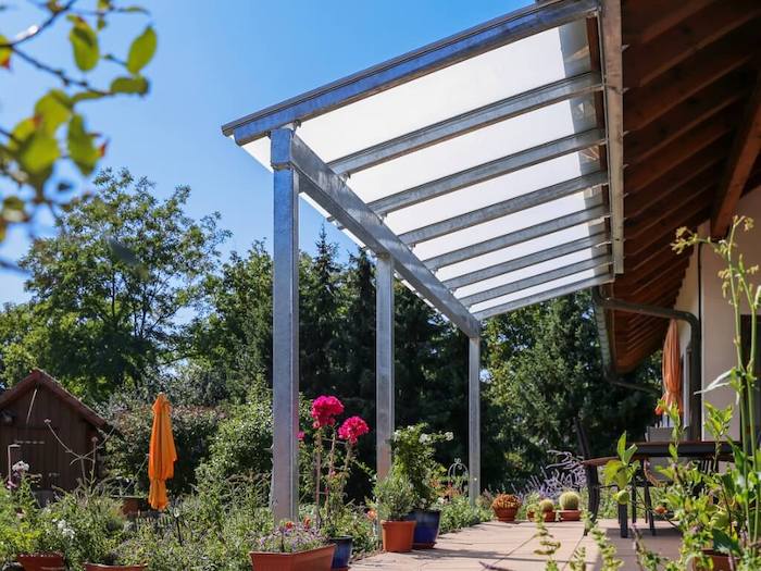 不鏽鋼採光罩骨架價格：花園裡的不鏽鋼採光罩