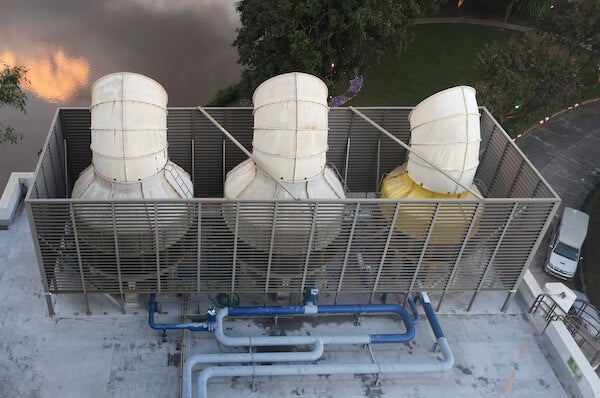 裝設於頂樓的散熱水塔。
